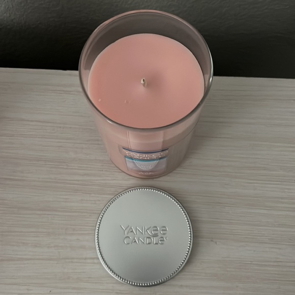 Yankee candle pink sands 12oz single wick candle - Picture 2 of 4